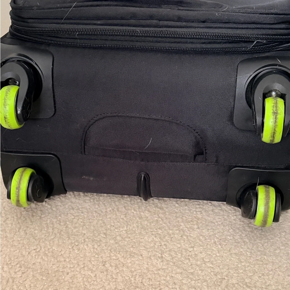 Black and Green Men's Travel Bag - Picture 3 of 5